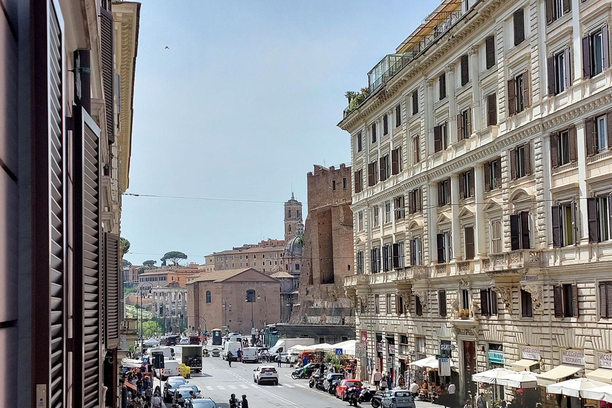 Ych-Colorful And Classy Apartment Near Fori Imperiali Rome Exterior photo